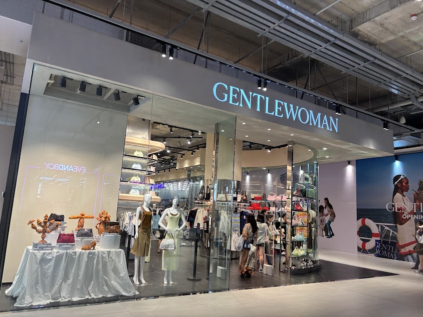 GENTLEWOMAN — The Iconic Logo Tote Every Traveler Needs