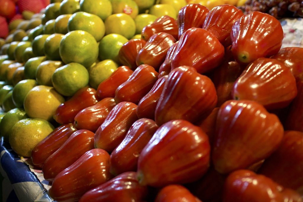 Rose Apple (Chompoo): Crisp and Refreshing